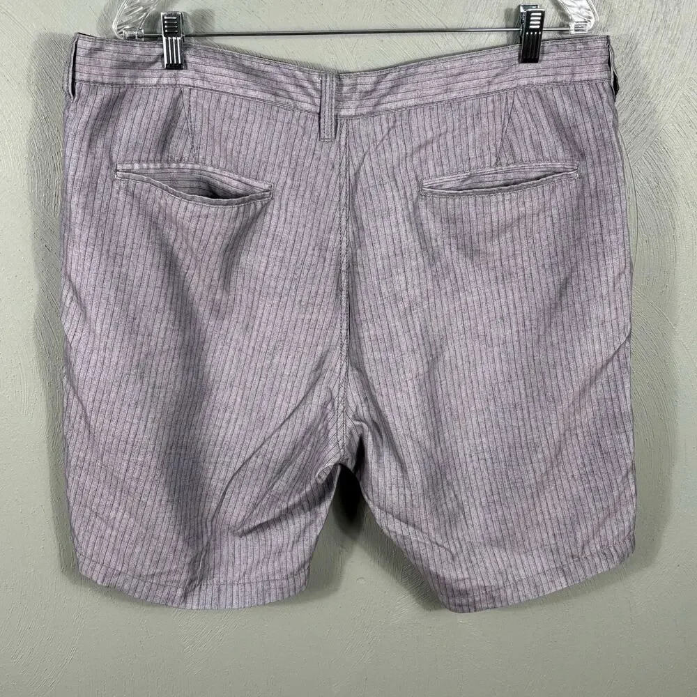 Billabong Men's Size 38 Gray Vertical Stripe Casual Walking Beach‎ Summer Shorts